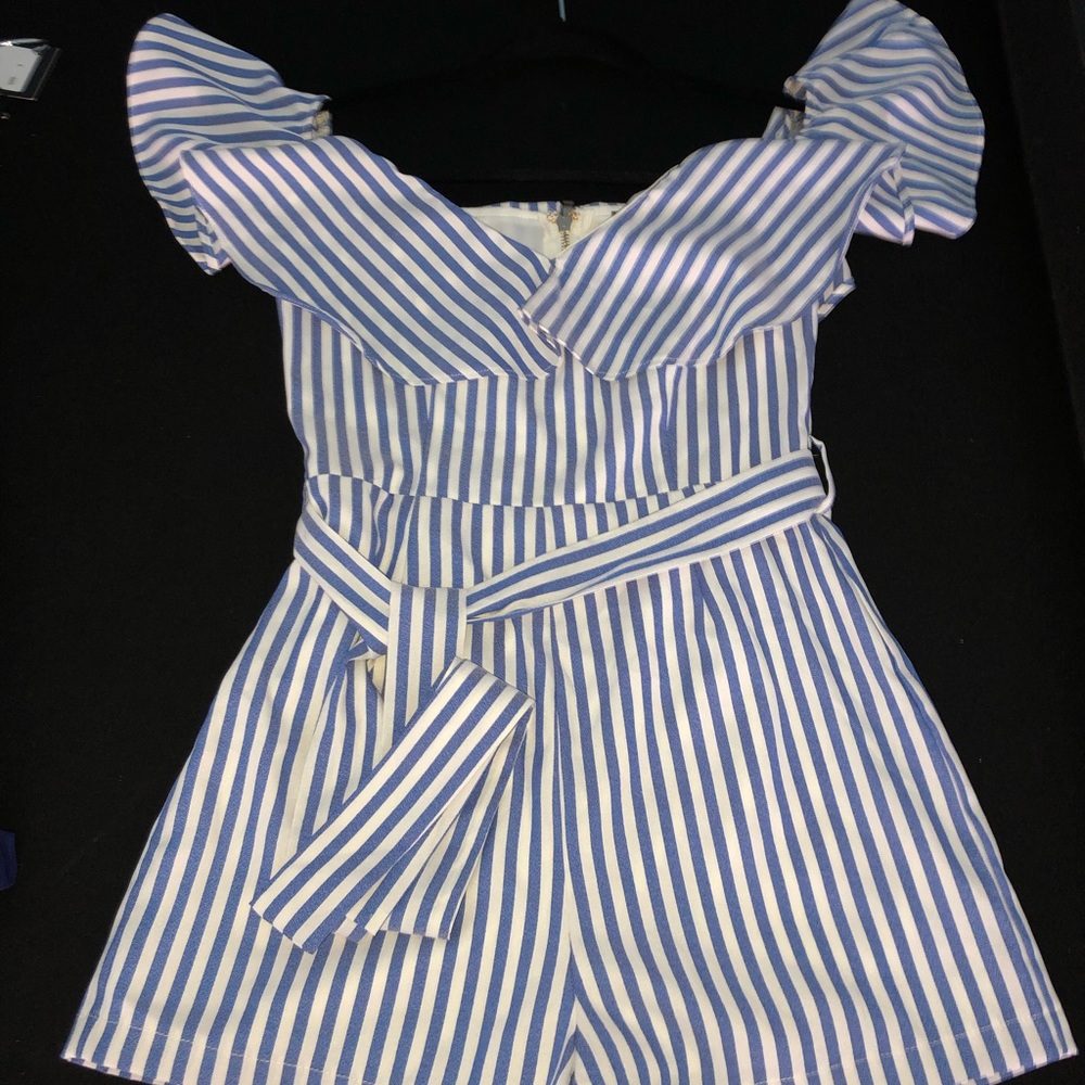 Striped Ruffled Romper - Picture 5 of 8